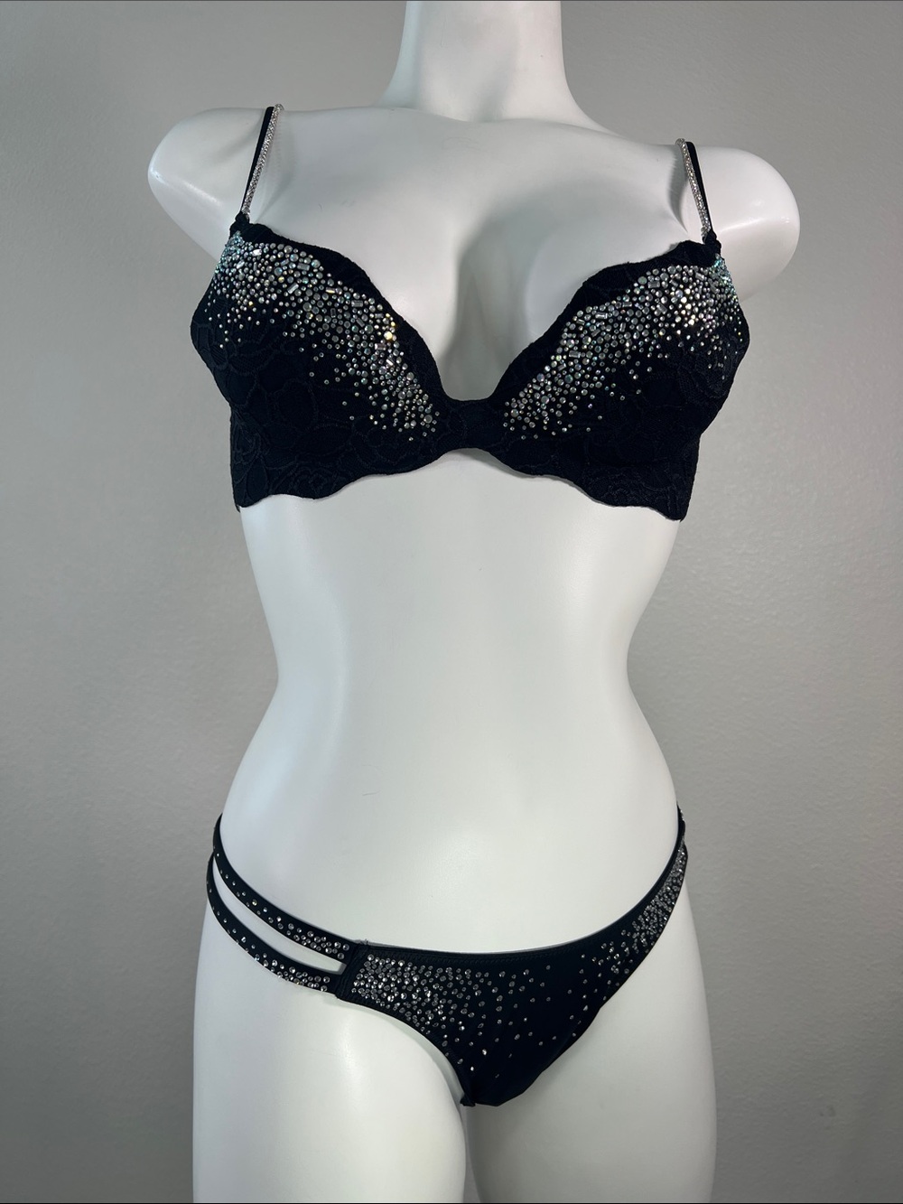 Victoria's Secret 2007 Fashion Show Black Push-Up Bra and 2025 Bikini Panty Set